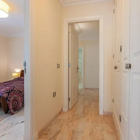 Luxury 2-bedroom Ocean View شقة *