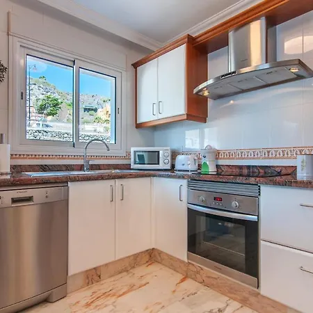 Luxury 2-bedroom Ocean View شقة