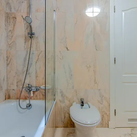 Luxury 2-bedroom Ocean View شقة